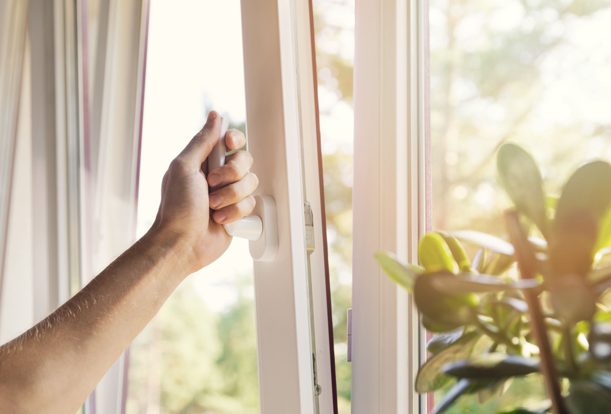 Cómo aislar una ventana corredera de forma fácil para proteger tu casa del  frío